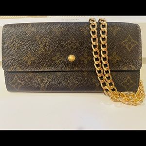 Authentic Louis Vuitton Monogram Sarah Wallet